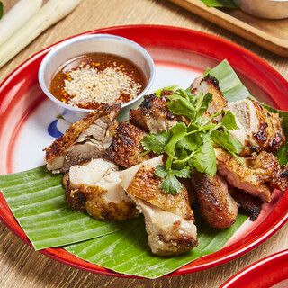 お酒のお供やお食事に！焼き台でじっくり焼くお肉料理は必食◎