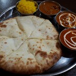 India Nepalese Restaurant & Bar Marika - チーズナン　ライス　カレー三種　