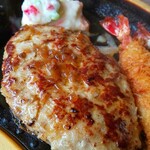 びっくりドンキー - エビフライ＆ハンバーグステーキのハンバーグ150g (R2.5.19撮影)