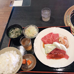 Yakiniku Honmamon - ほんまもん定食A(1,000円税別)