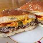 ザ・ドランケン・ダック - 平日ランチのチーズバーガー…税込700円