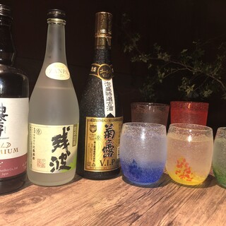 泡盛やハブ酒、沖縄料理やお酒に合うおつまみもございます。