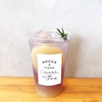 ROCCA&FRIENDS CREPERIE TO TEA - ドリンク写真:バタフライピーティーのシロップにパイナップルジュースとパッションフルーツの香りをきかせたトロピカルな美味しさです。