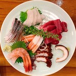 Yoshino Sushi Honten - お刺身盛り合わせ