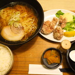 いちげん - 醤油ラーメンとから揚げ定食（ご飯大盛）