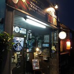 ロック＆焼鳥 吉鳥 - お店玄関先