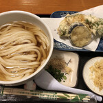 Honkaku Teuchi Udon Arata - 冷かけ天