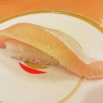 Kappa Sushi Muko Ten - はまちはらみ。一貫やけど100円とは思えないクオリティ♪お代わりしたよ( ´∀｀ )b