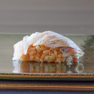 Please enjoy the nigiri and a la carte dishes made with the blessings of each season.