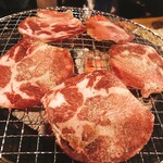 Sumibi Yakiniku Shichirinya - 焼き焼き〜♪