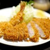 とんかつ やまいち - 料理写真:特ロース2200円に海老フライ600円