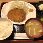 Kushi Dori Sendai Honmachi Ten - トンカツ定食