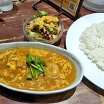 Kitchen YAMITUKI & Curry Waseda Ten - プリプリ海老とふわふわ卵のプリふわカリー