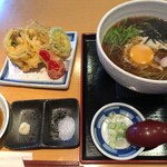 Maruya - 月見そば(430円)+小海老と小柱のかき揚げ(ハーフ)(830円)