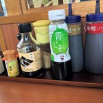 Gohan Dokoro Katsu An Fukuchiyama Ten - 卓上調味料