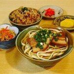 八重善 - じゅーしーご飯とおそばのセット。一番人気です。