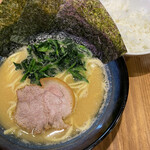 横浜家系ラーメン いず三家 - 