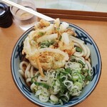 加賀 - かき揚げうどん￥480+大盛￥80　サテライトアングル