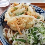 加賀 - かき揚げうどん￥480+大盛￥80　zoom!