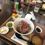 たかどや モーモー - ローストビーフ丼(特盛)