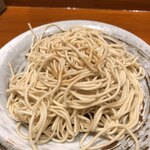 Gonen Shokudo - 博多ラーメンで ハリガネと言ってた気がしますが、それ並みにサッと湯がいた麺。
                        オリーブオイルとバルサミコ酢を振った 斬新な麺！