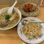 中華 かげやま - ラーメン半チャンセット、毛沢東スペアリブ