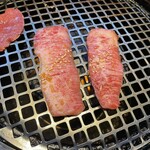 Yakiniku Shabushabu Inoue Ozaku Ten - 左上に通常のタン