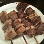 Yakitori Hibiki An Shinagawa Sumiyoshi Eki Ten - カシラ串、バラ串他