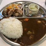 Yappari Curry wa Kinyoubi dayone - 制服を着て食べたくなる