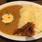 Sangam Jinbocho Ten - シングルカレーセット これにサラダ、ドリンクがついて@900円