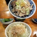 野々屋 - ガツ刺し￥350/玉ねぎスライス￥200（Hちゃんセレクト）