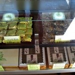 吉野屋 菓子舗 - カステラの他にも美味しい御菓子が並んでいます