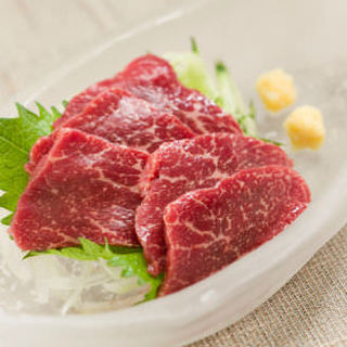 尽享绝品火锅和炭火烧、马肉刺身等九州美味甘霖!