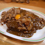 バーグ - スタミナカレー・生卵（770円）＋中盛（160円）