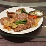 “牛肉の黒コショウ炒め”