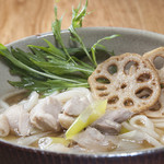 うどんと鶏めし 福すけ - 料理写真:【とり南蛮うどん】鶏肉は『華味鳥』を使用しあっさりとした中にも出汁と鶏の旨味を感じられる一品です。