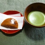 妙心寺山内 退蔵院 - お菓子と抹茶 500円