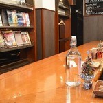 カウンターオンリーの店内