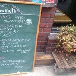 ダーク - お店入口の黒板メニュー