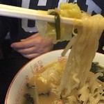 中華料理春園 - 中太麺