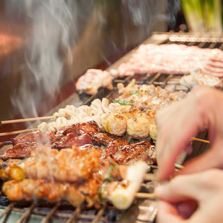 備長炭でじっくり丁寧に火入れ！自慢の串焼き＆炙り焼きをどうぞ