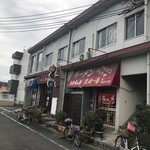 Kurosaki Ichiban - 市場の、道路に面した一角に在り。