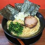 飯山家系濃厚豚骨ラーメン がぁたく - 