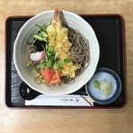 よしのや - 冷し天ぷらそば。１４００円。高い。手打とは信じがたい蕎麦。