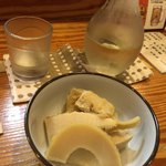 旬菜厨房つるすけ - お通しは筍の煮物に蕗味噌でした