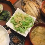 Waraku Yoitake - 本日のランチ　自家製鰺の開きと揚出し豆腐