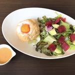 Healthy Restaurant Parsley - マグロのロコモコワインたまごのエッグインクラウド添え