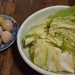 味噌ダレ焼鳥 田中屋 - うずらの味付け卵￥１９０と塩だれキャベツ￥１９０