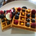 ベリーベリーカフェ 原村の清水さんち - 料理写真:ベリーワッフル￥700