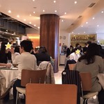 アン カフェ - 賑わう店内